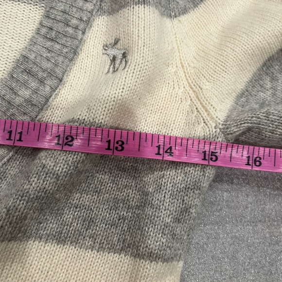 [M]Abercrombie&Fitch WMN Striped Gray and Cream Wool Cashmere Sweater Deep V - Picture 4 of 7